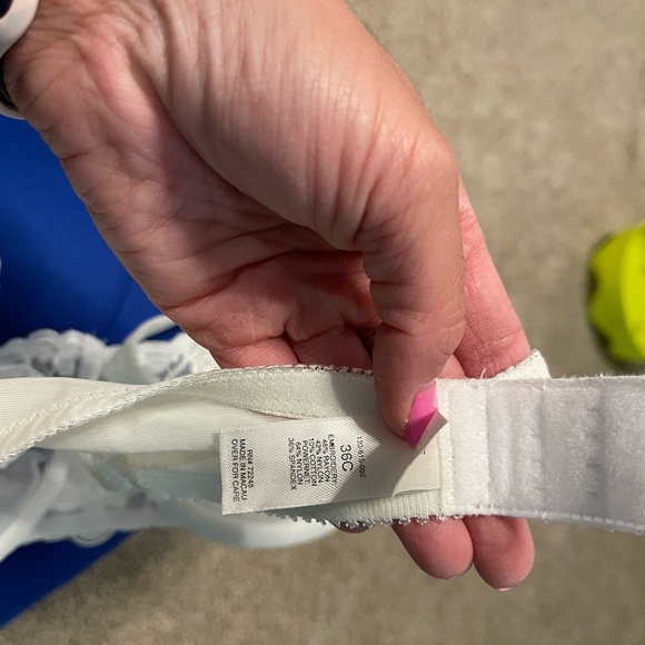 Victoria secret bras - Picture 10 of 10